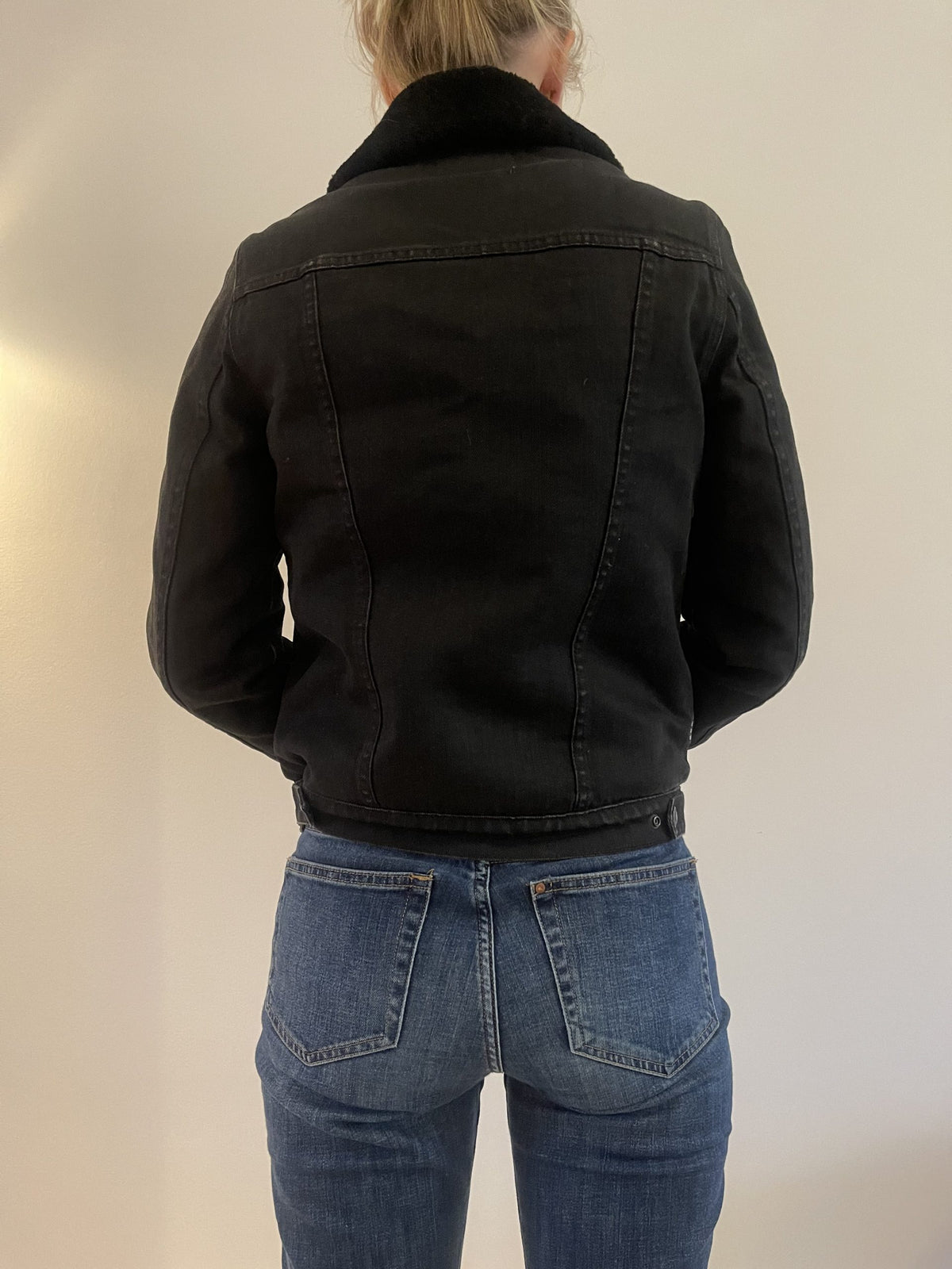 Proenza Schouler Jakke sort foret denim på model bagfra