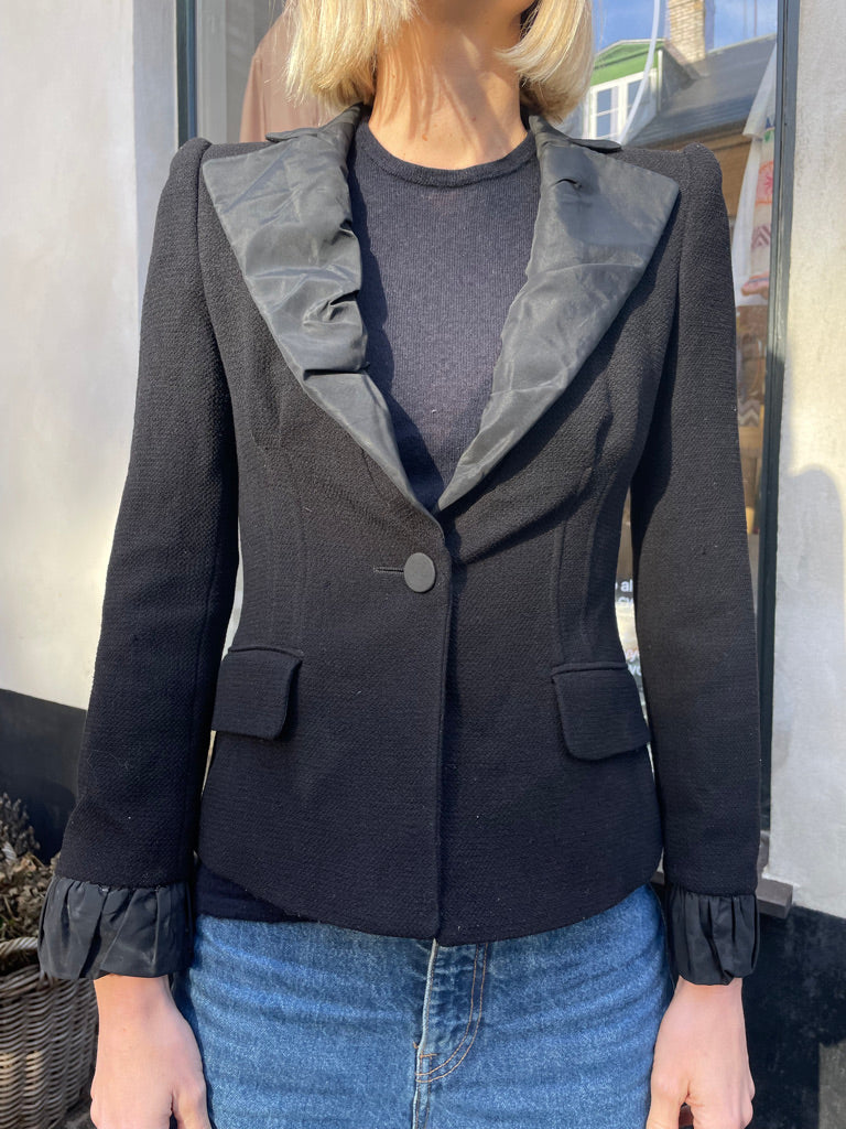 Emporio Armani blazer sort på model forfra