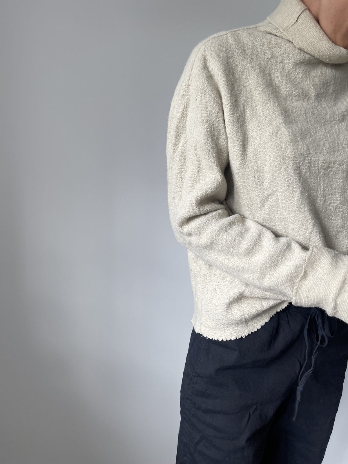 Isabel Marant sweater beige på model tæt på