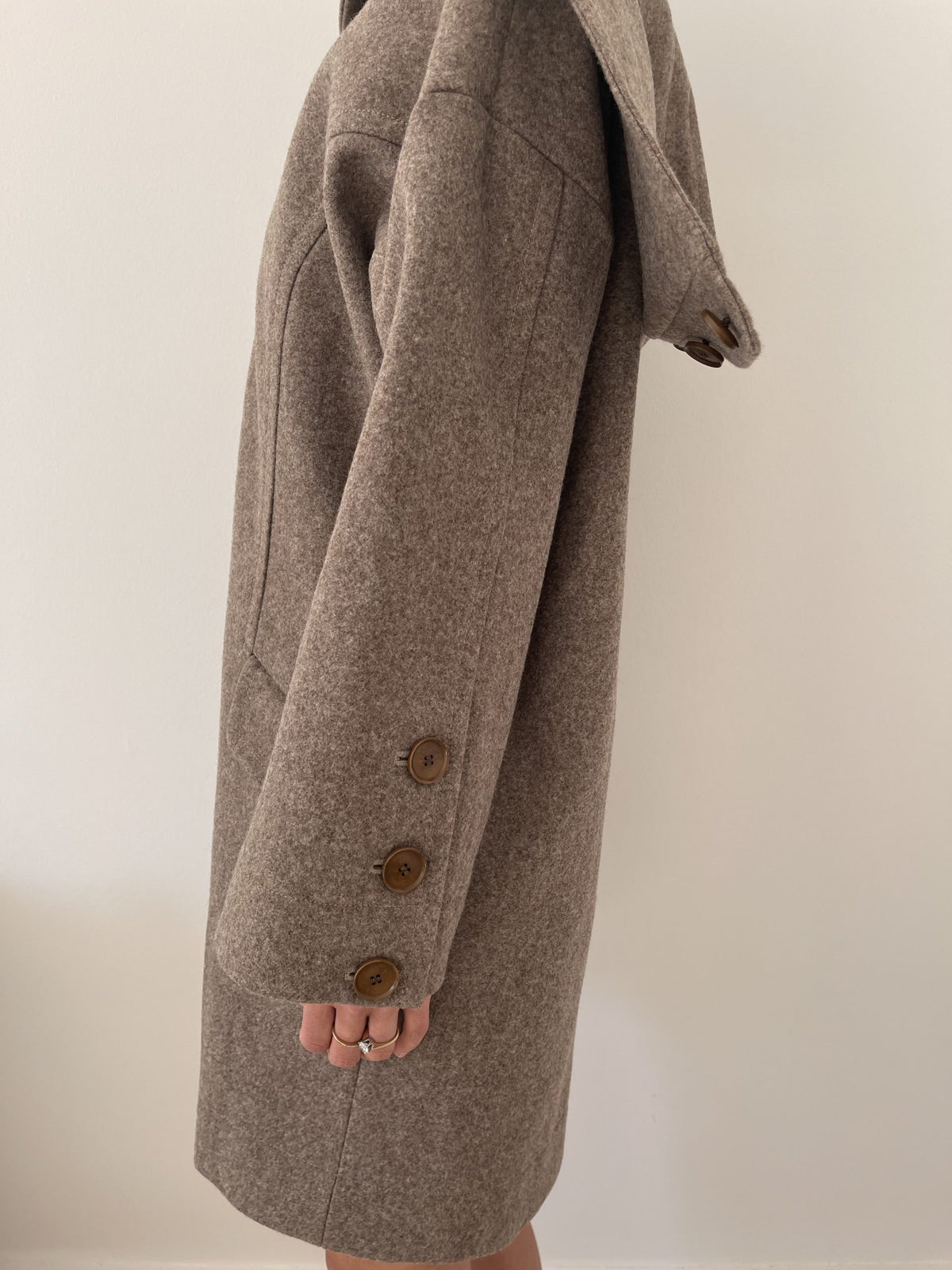 Fonnesbech anorak brun på model side