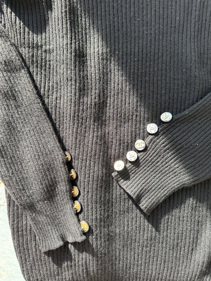 Chanel sweater sort ribbet tæt på ærmer