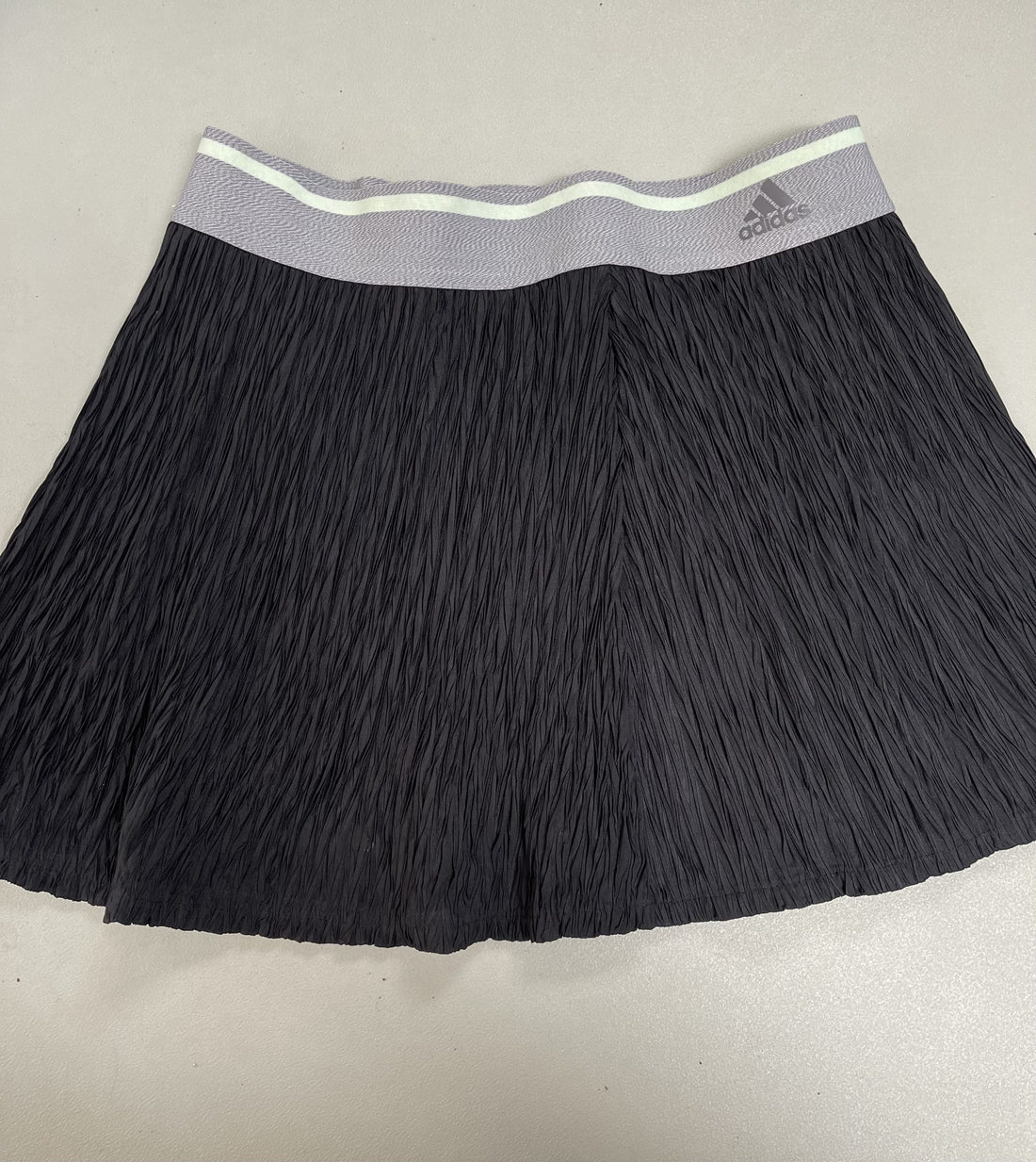 Adidas nederdel sport sort forfra