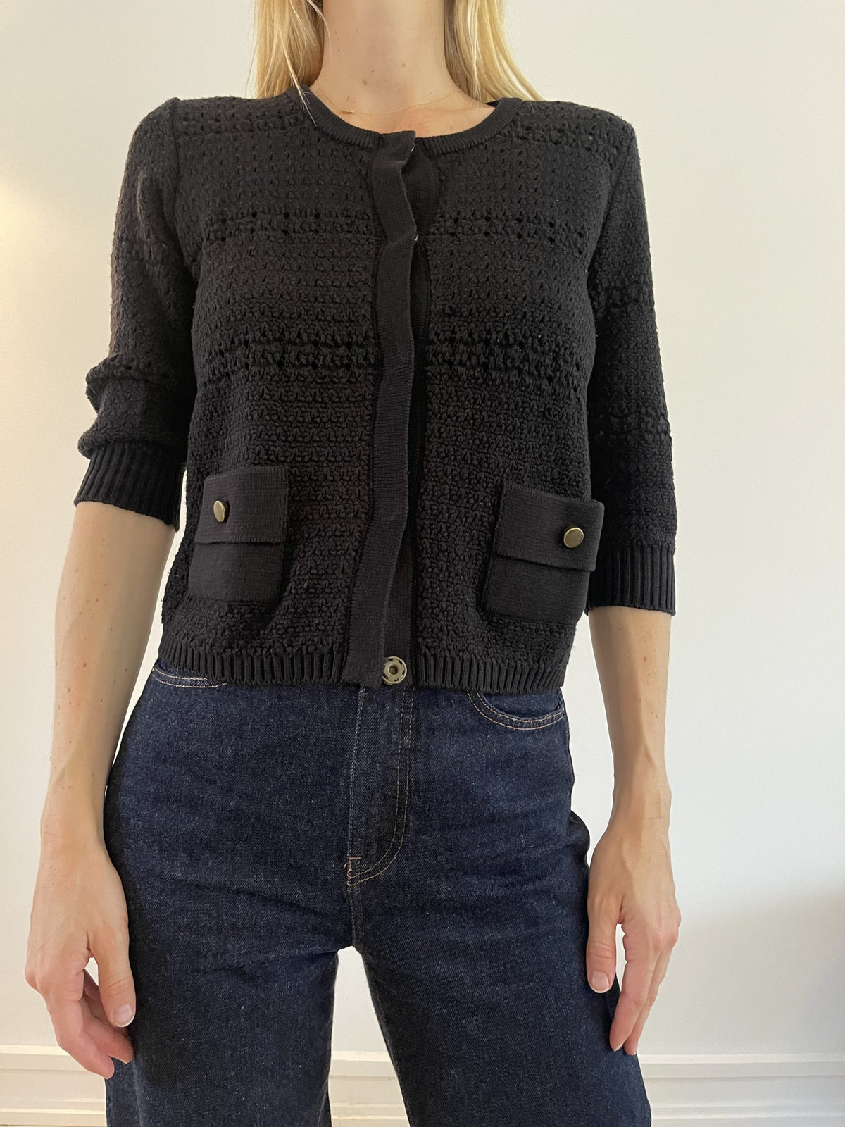 See by Chloe cardigan sort på model forfra