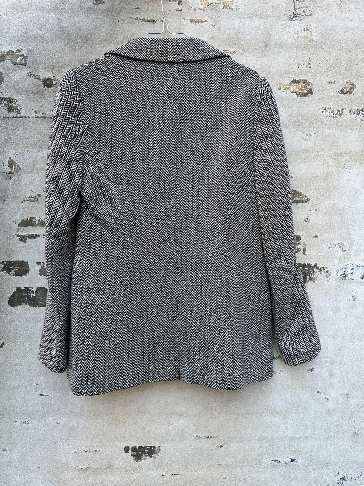 Georges Rech blazer bagfra væg