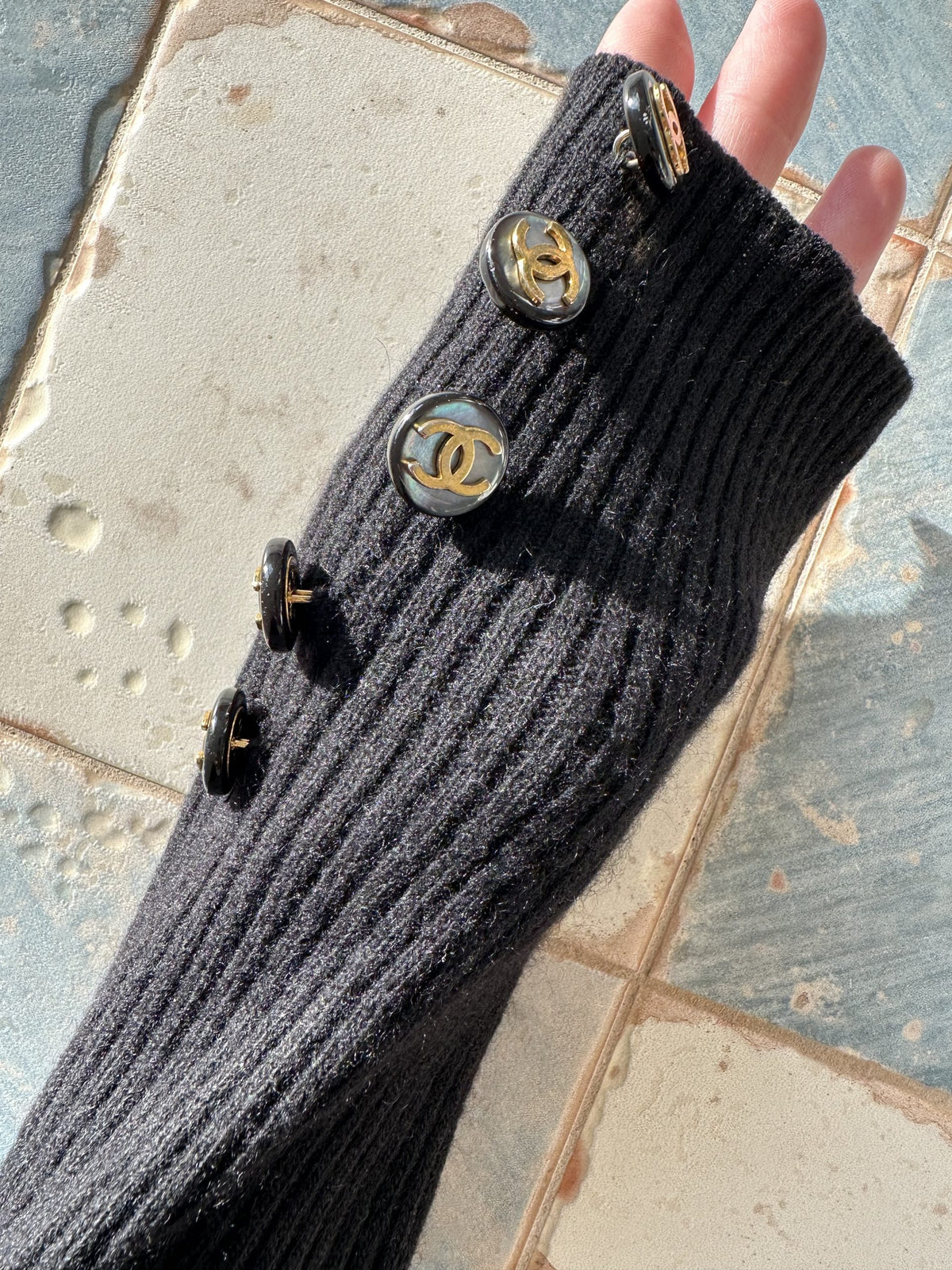 Chanel sweater sort ribbet detaljer ærme
