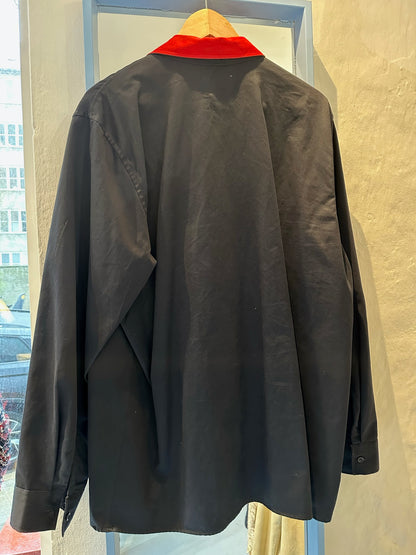 Wood Wood skjorte navy med røde kanter bagfra