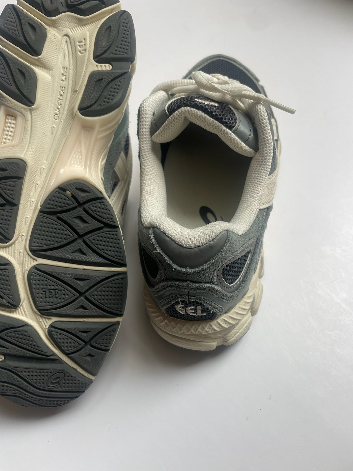 Asics Sneakers