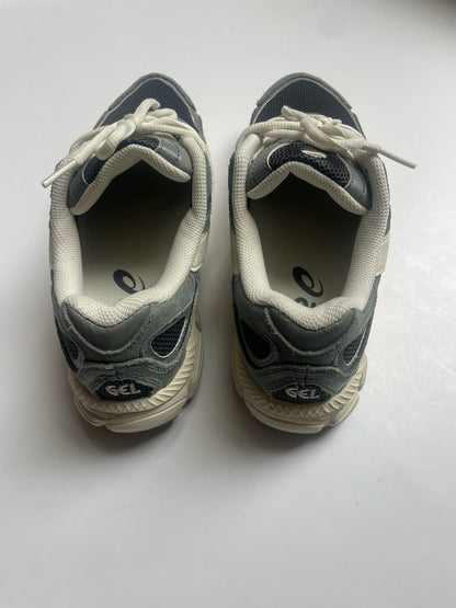 Asics Sneakers