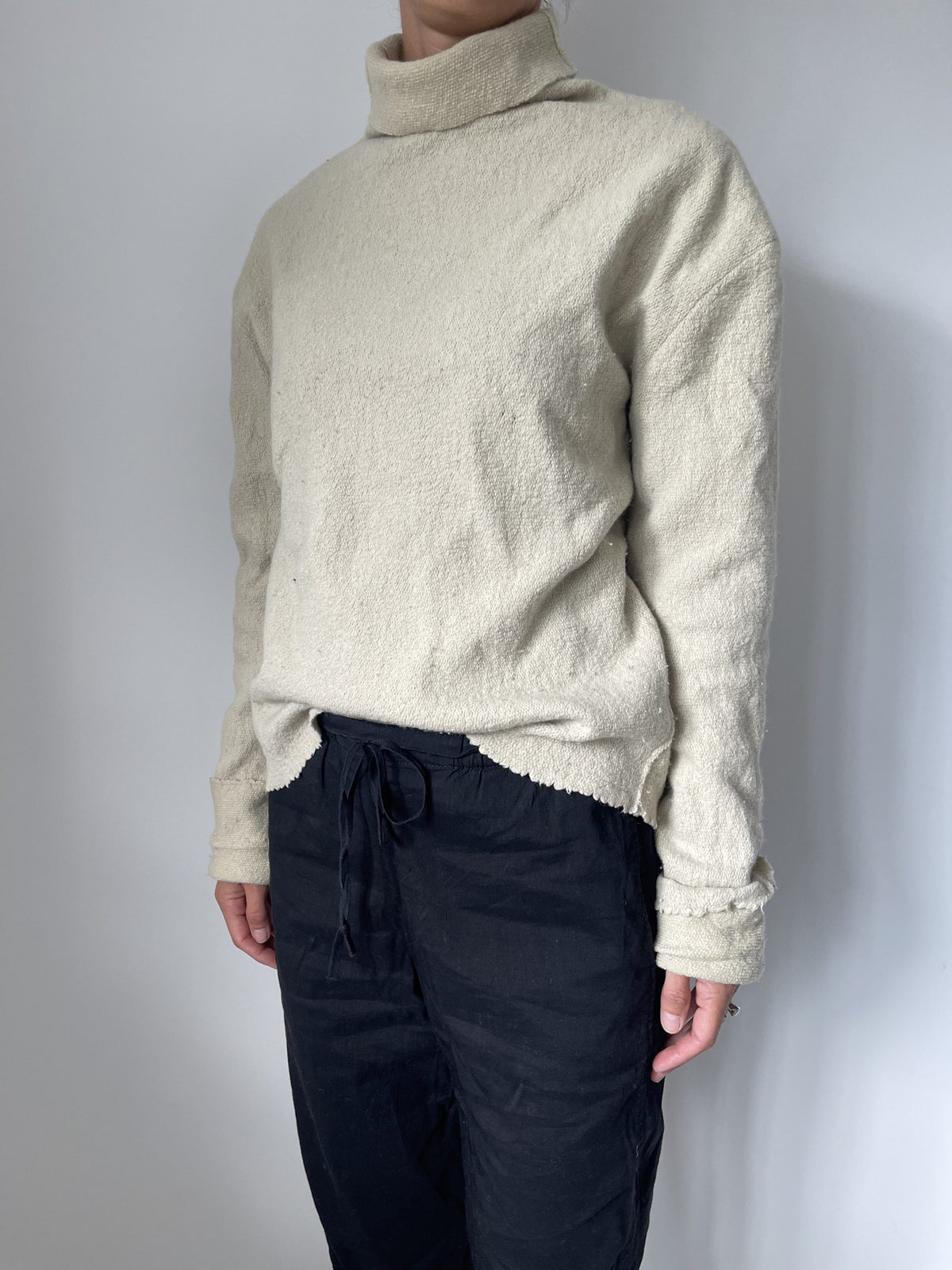 Isabel Marant sweater beige på model forfra