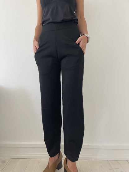 Acne Studios bukser sorte på model forfra