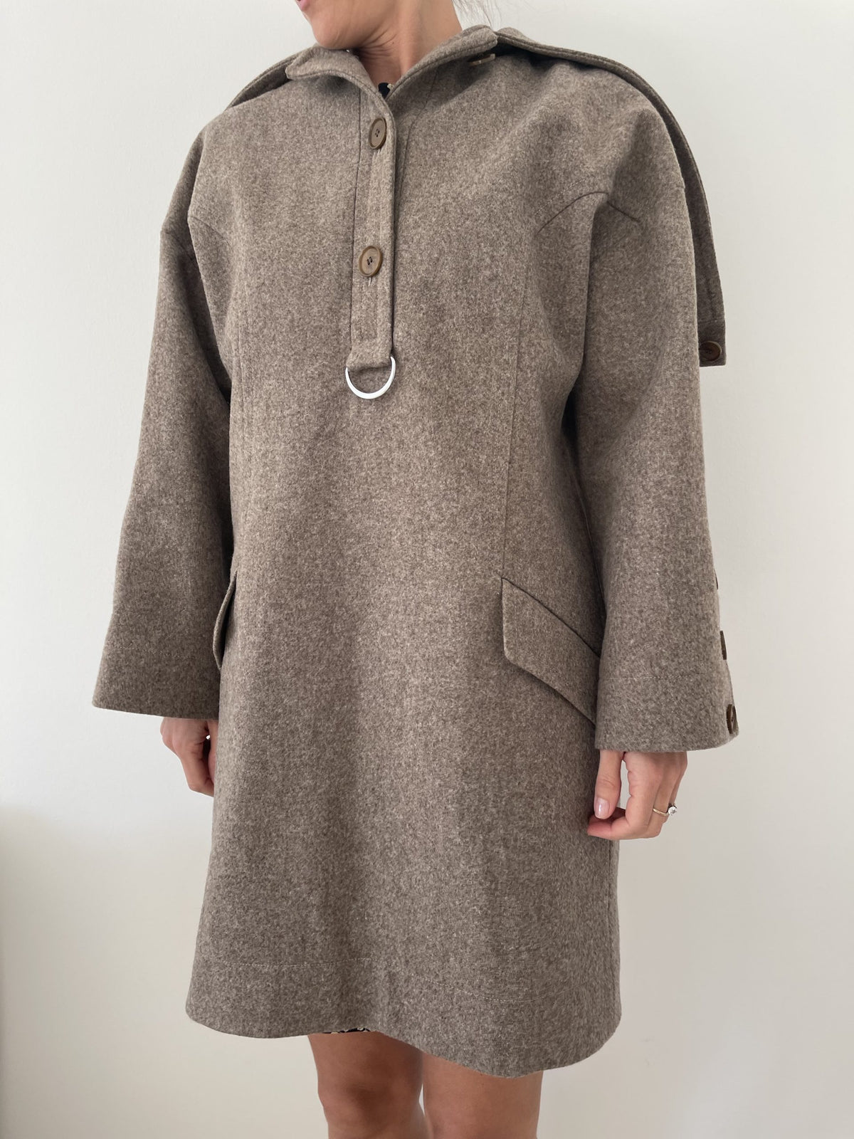 Fonnesbech anorak brun på model forfra