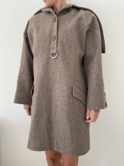 Fonnesbech anorak brun på model forfra