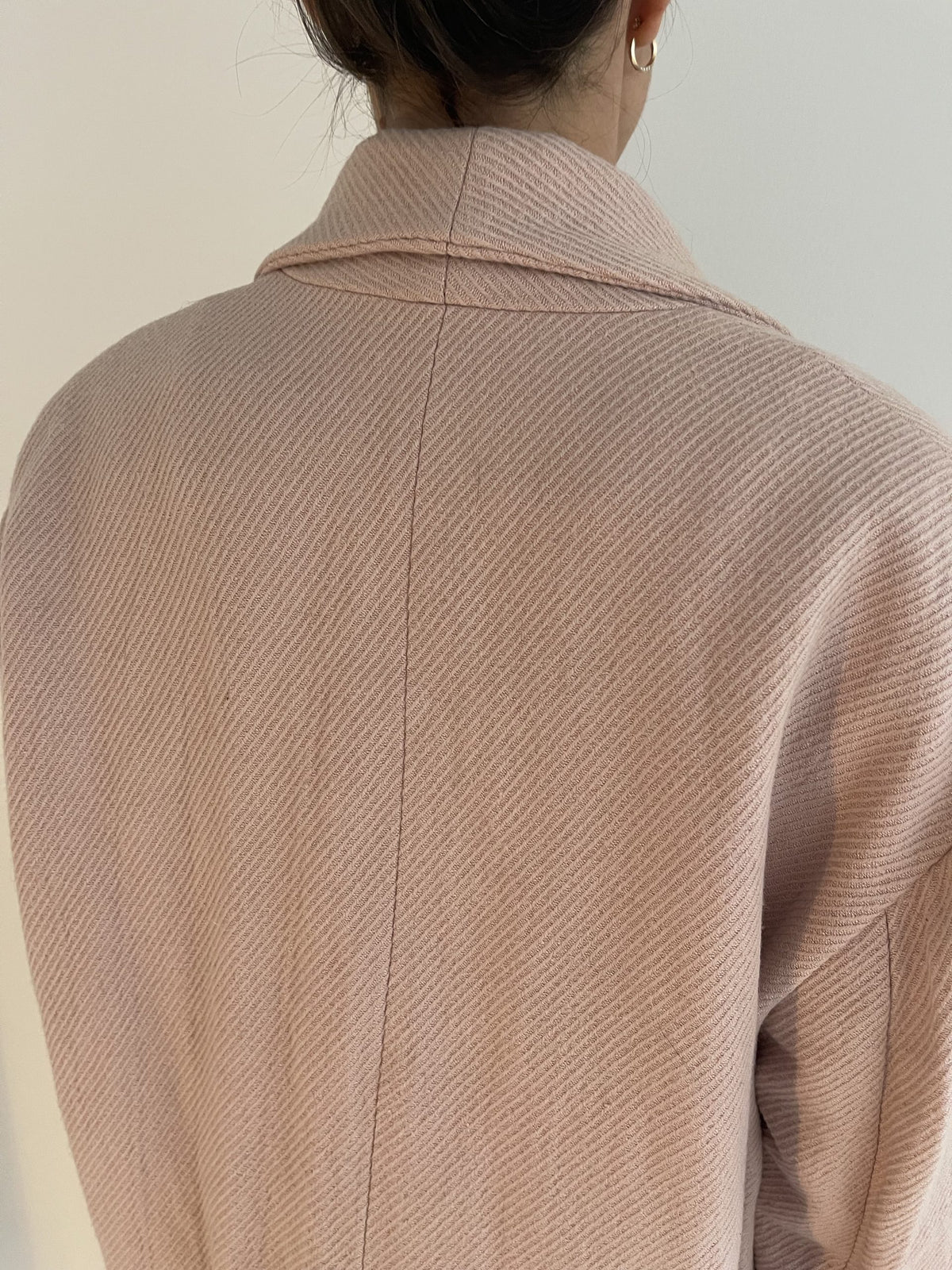 Isabel Marant Frakke beige på model bagfra