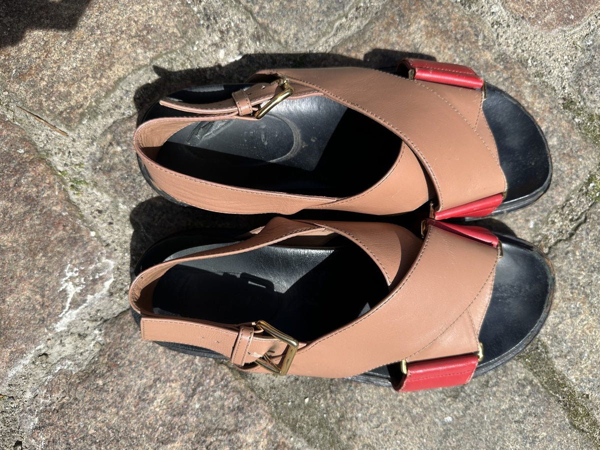 Marni Fussbett Sandals