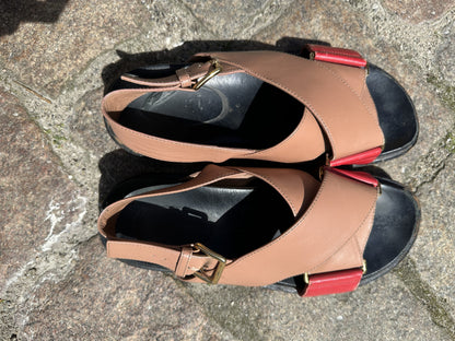 Marni Fussbett Sandals
