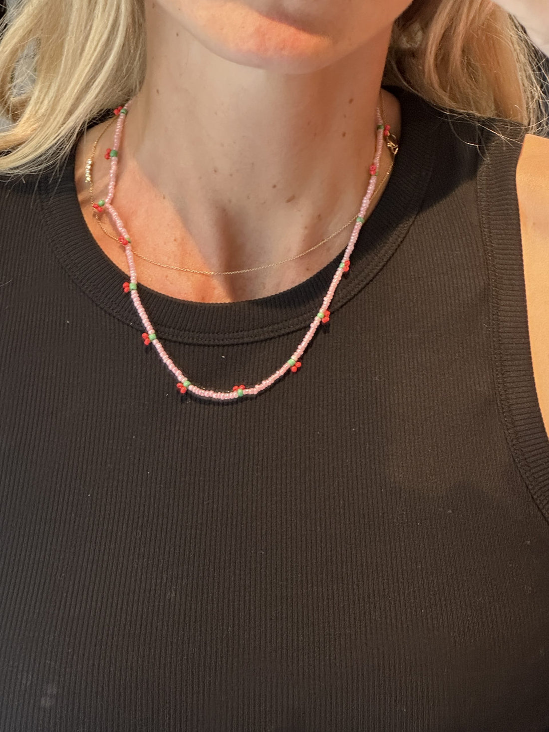 Pearl Necklace with berries in pink